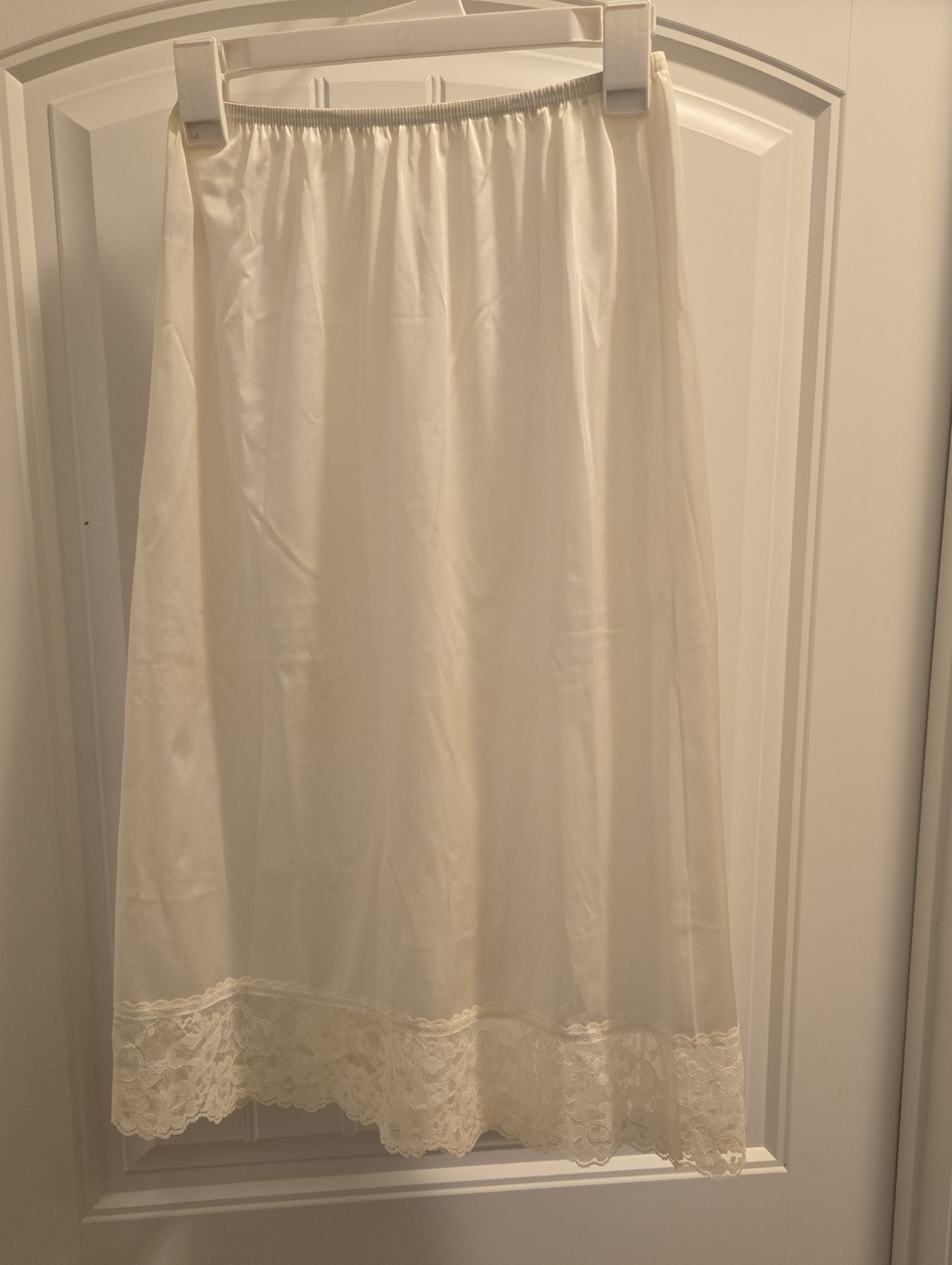 Women’s Cream Lace-Hem Half Slip